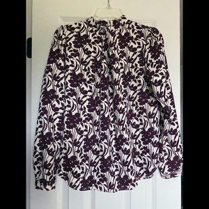 Twist-collar detail printed blouse.